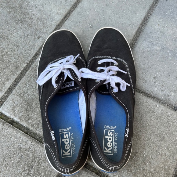 Black Keds 8.5 Women’s - Picture 4 of 4